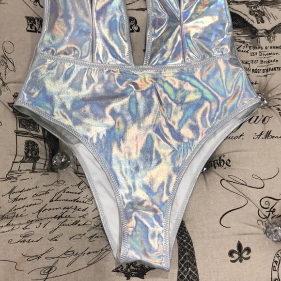 KENDALL AND KYLIE Plunge Halter One-Piece Swimsuit - Picture 4 of 5